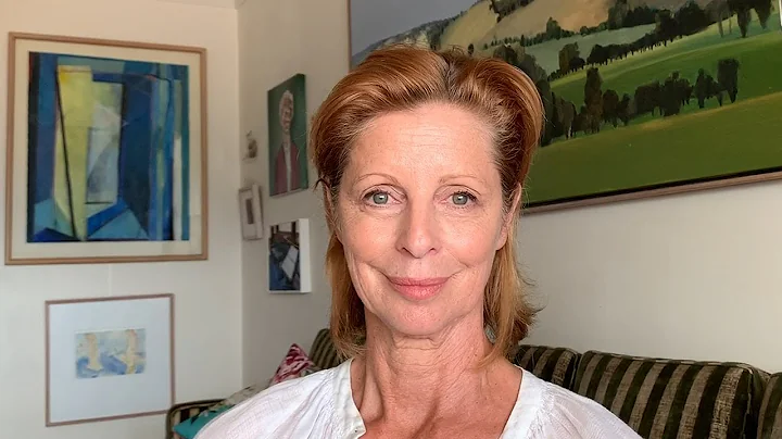 Heather Mitchell performing Nol Coward