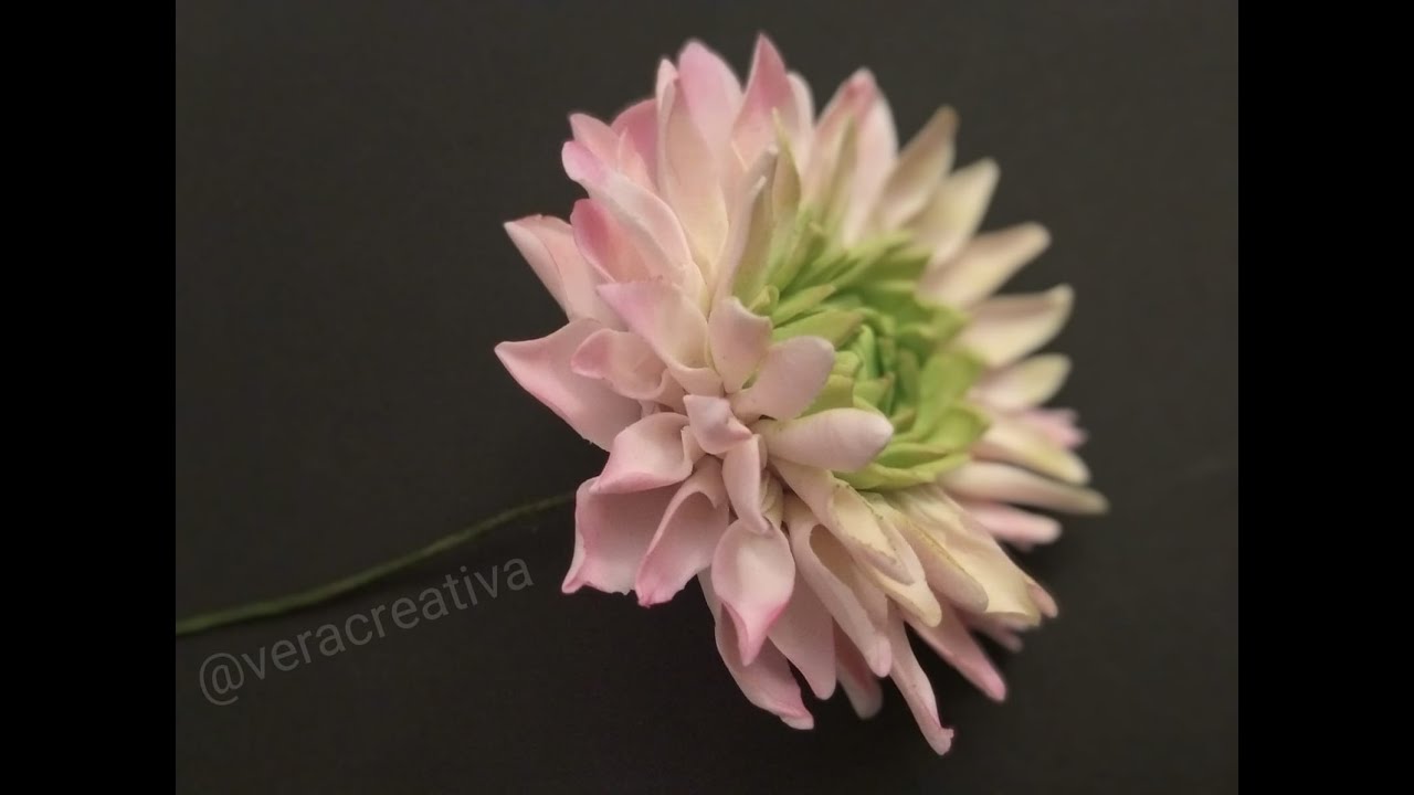 Dalia in porcellana fredda/ pasta di zucchero. Fior in pasta di mais. Flor de biscuit. flower