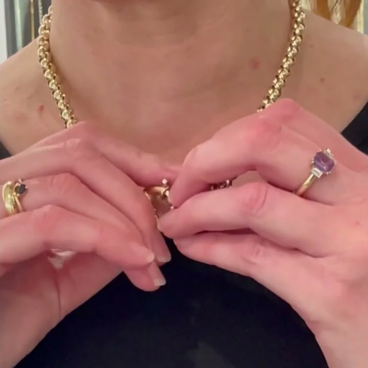Vicki with a Heavy Belcher Chain and feature Bolt ...
