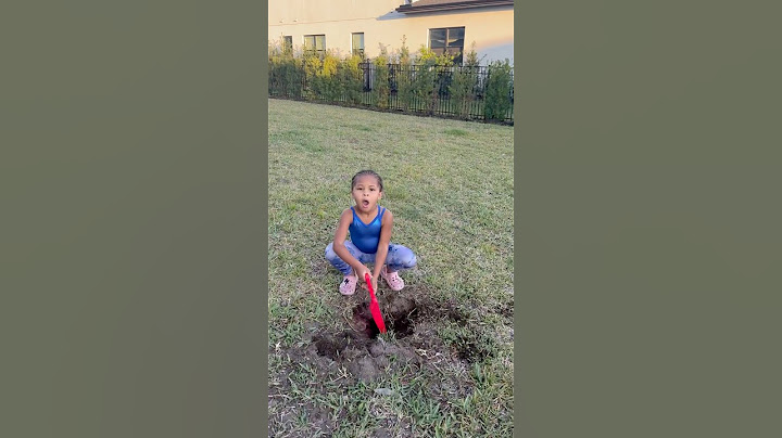 Dad catches daughter digging huge whole and this happens #shorts