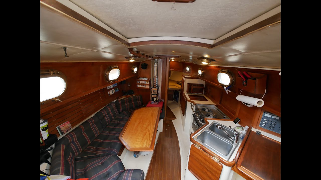 ⁣Pacific Seacraft Orion 27 Sailboat - Interior Tour