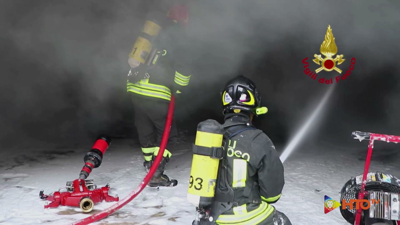 Vigili del Fuoco - Vicenza, Incendio di un edificio adibito a rimessa e deposito - www.HTO.tv