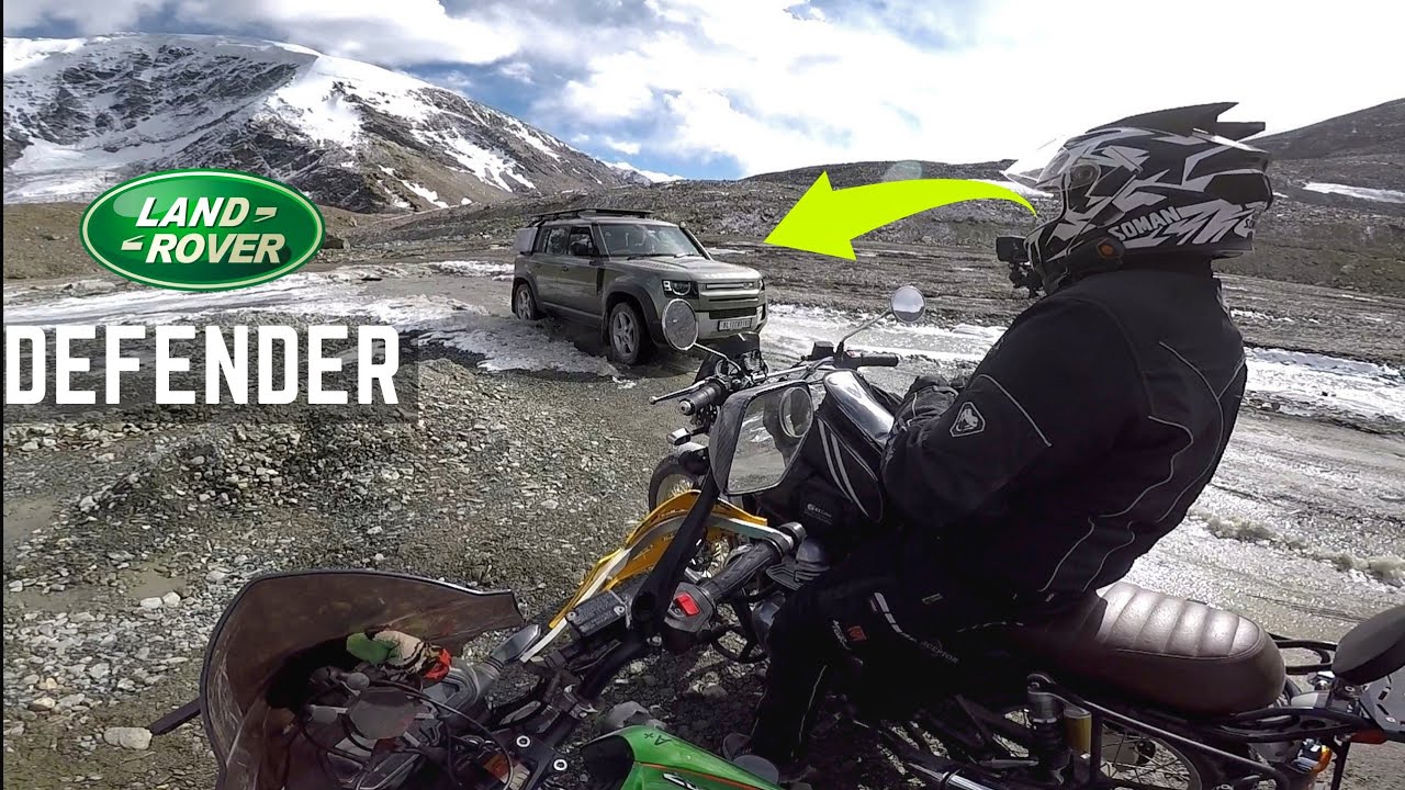 🤯Land Rover Defender 🔥 WATER CROSSING at Shinkula Pass 16580 ft ...