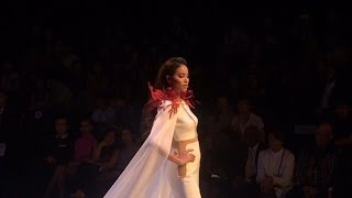 Hoa Hậu Hoàn Vũ Phạm Hương, Á Hậu Trà My & Lệ Hằng Trình Diễn Thiết Kế Vincent Đoàn