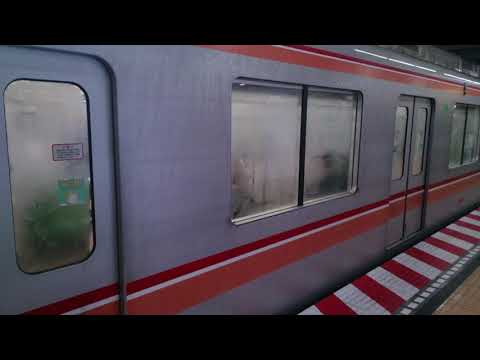 (発車シーンだけ、高画質)東葉高速鉄道2000系、東葉勝田台行き、各停停車。西船橋にて撮影。女性というか女子高生の迷惑行為はやめてください！高画質(プロフィールを。画質が劣ることもございます。)