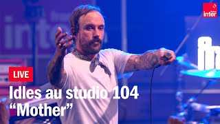 Idles interprète "Mother" en live au studio 104