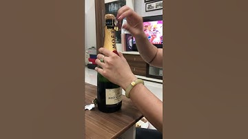 How to open Moët Champagne 🍾 🍾 🍾