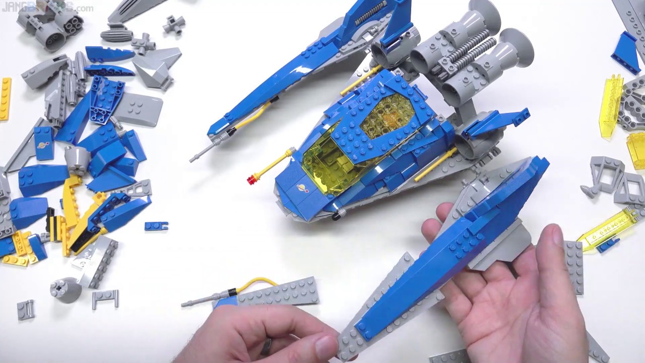 Build ⏩ Custom LEGO spaceship I designed for Xfinity's Holiday Reunion campaign