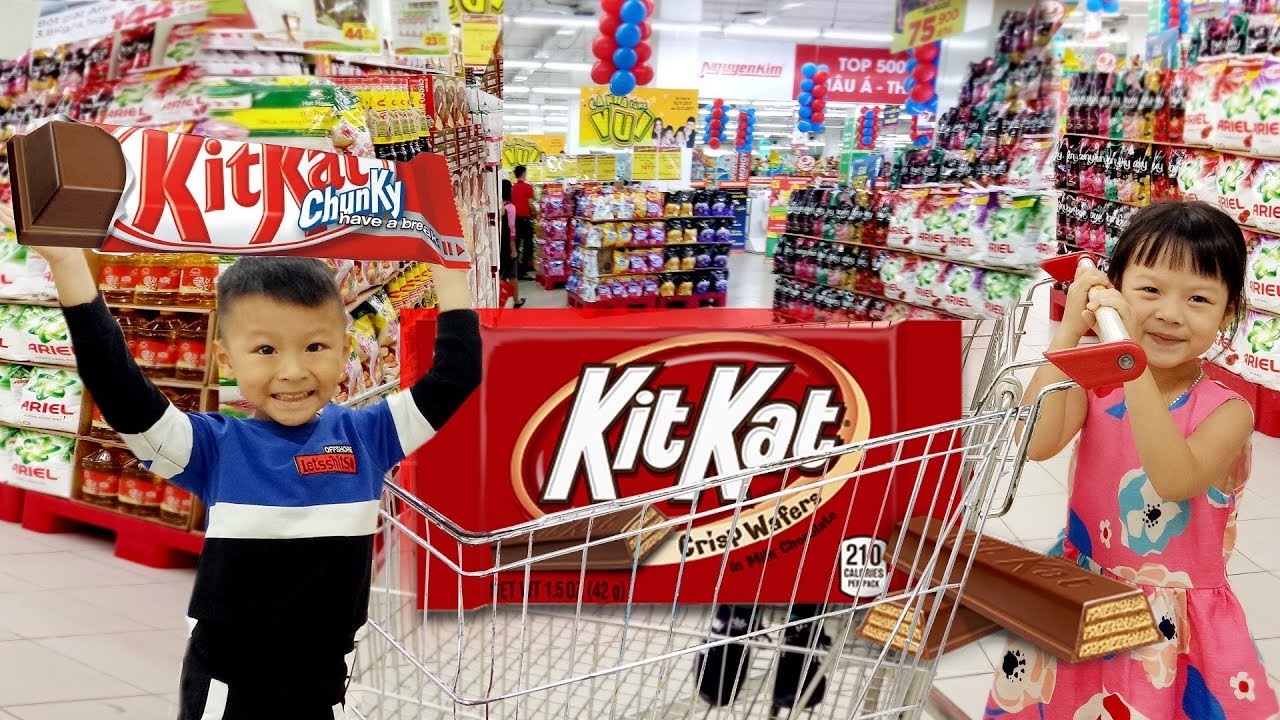 SuperHero Kids Go To Supermarket Buy Chocolate Candy - Doing Grocery