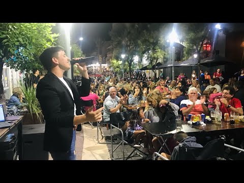 Esteban Adorno en la peatonal Dufaur de Monte Hermoso