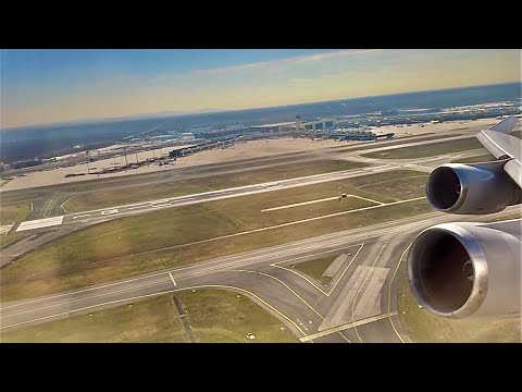 Screaming 747-400 takeoff #aviation #747 #puresounds