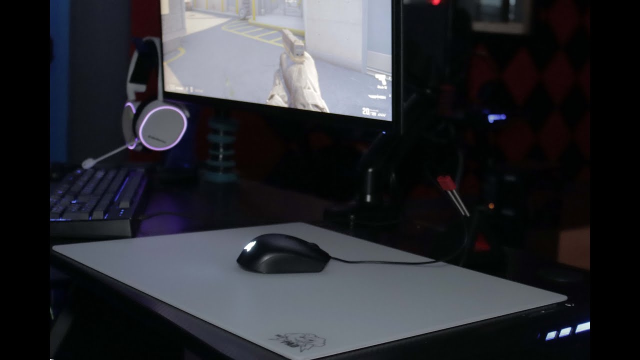 The SkyPAD Glass XL 3.0 Mousepad Is Huge and Crazy Fast