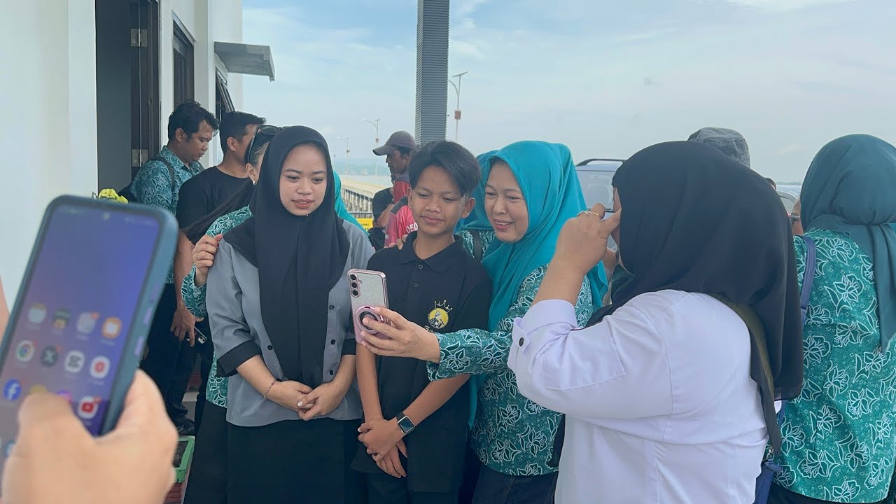 FAREL PRAYOGA DAN TEH INCA CRISTIE BERKUNJUNG KE RUMAH 2 NEGARA