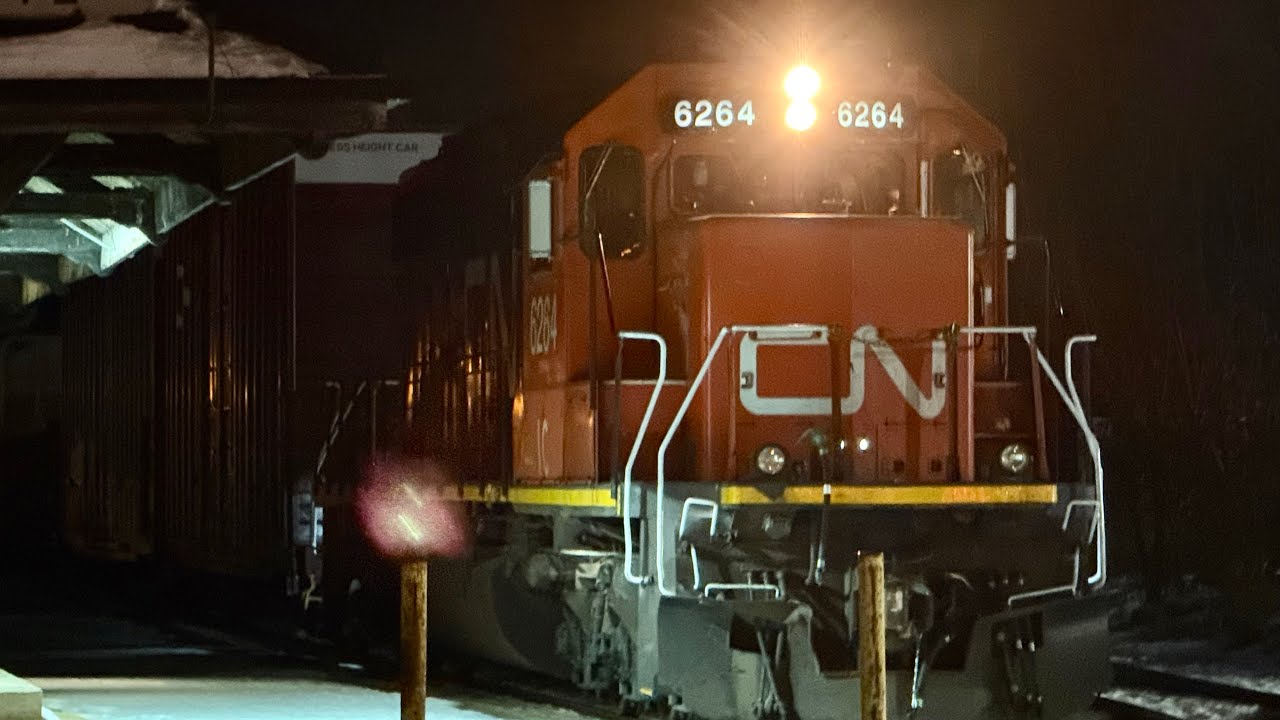 L546 with (IC 6264) in Peshtigo & Menominee Northbound. 12/17/25