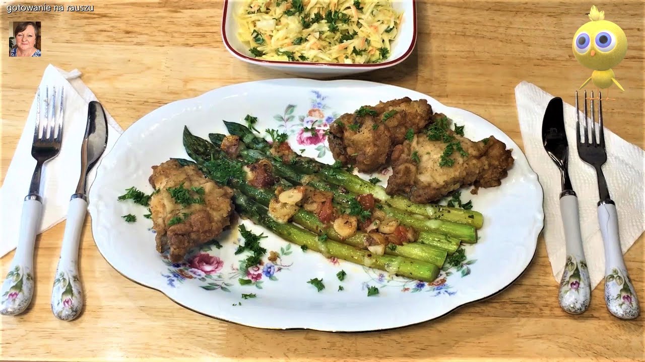 Szparagi Podsmażane na Maśle z Czosnkiem i Pomidorami  / Asparagus fried in butter with garlic.