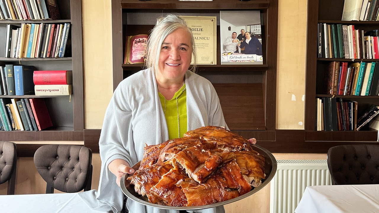 ЭТА ЖЕНЩИНА ГОТОВИТ САМОЕ ВКУСНОЕ МЯСО В ВОСТОЧНОЙ ЕВРОПЕ! БИБЛИОТЕКА И РЕСТОРАН