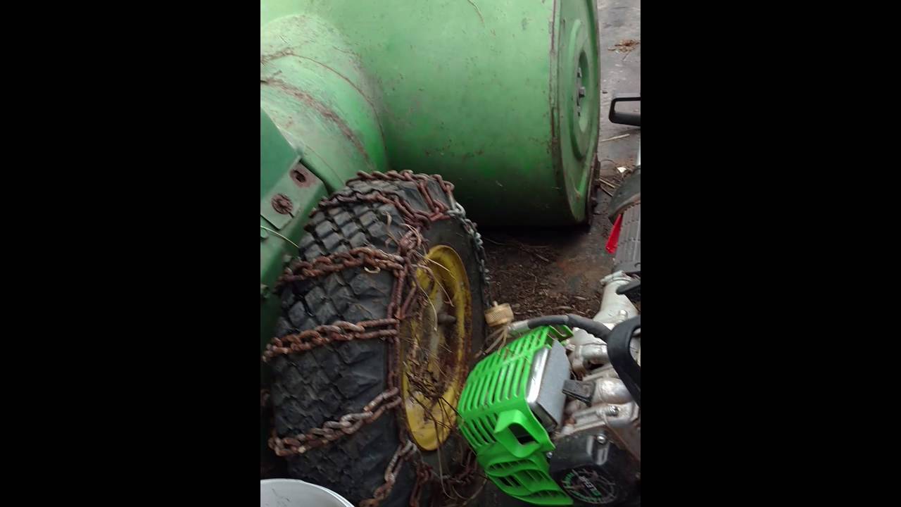 John Deere 1032 snowblower start - YouTube