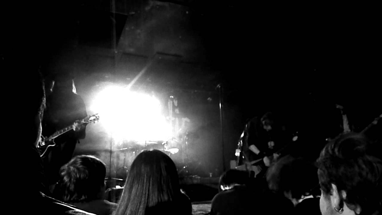 Смотреть «Solstafir- Köld Live (extract) @ Le Molodoi» на YouTube Смотреть «Solstafir- Köld Live (extract) @ Le Molodoi» на YouTube