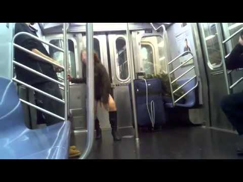 metroda striptiz yapan kadın