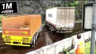 Mumbai - Pune Expressway Live Accident | Oil-Tanker Overturned | DRIVE SAFE