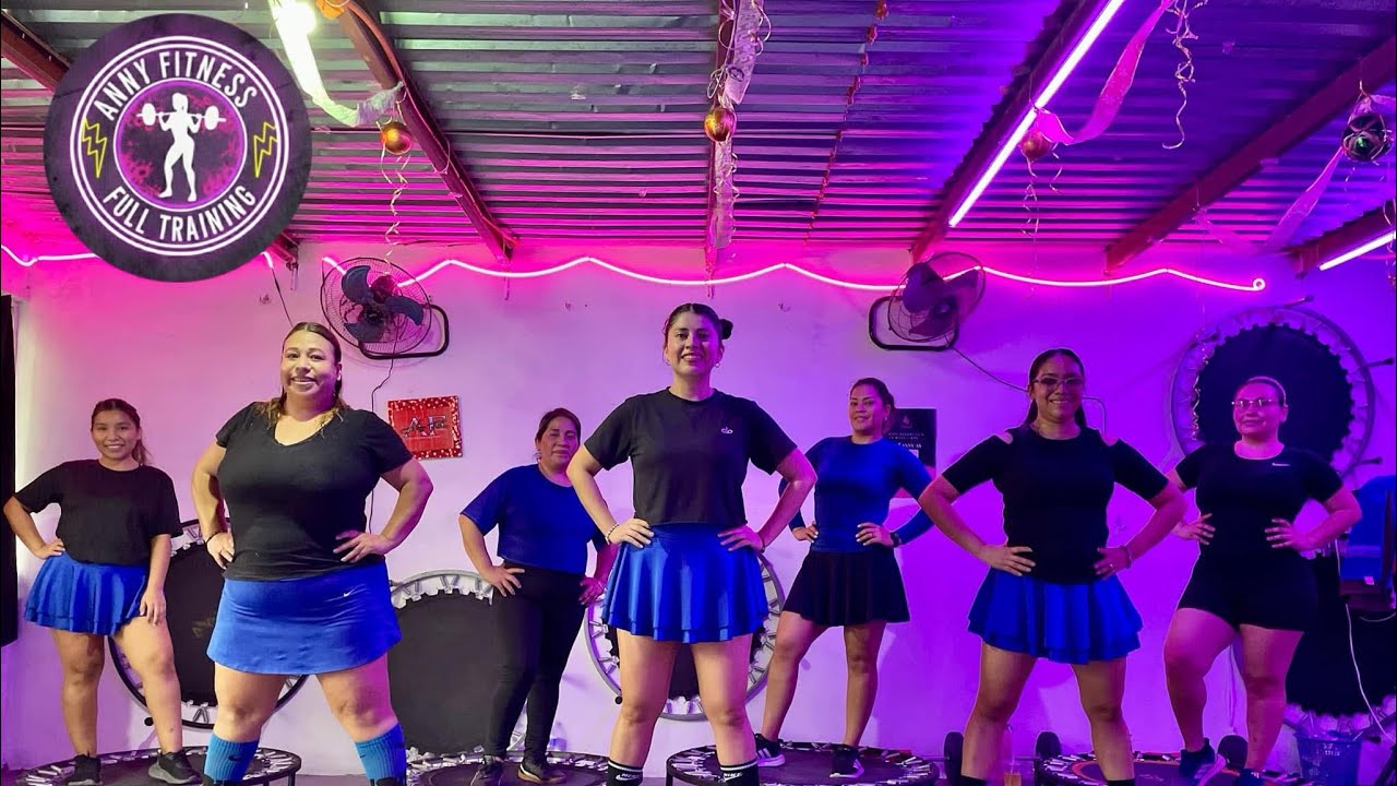 JUMP LA POLITZIAAA👮🚨🚨 #jump #jumpfit #jumpfitness #fitness #minitrampoline #minitrampolineworkout 