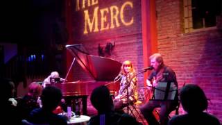 Famous Stella by Starlight-Dave Mackay, Lori Bell, Ron Satterfield Net Worth