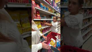 👧🏻 MARA la cumpărături cu MAMA și TATA 🚨 Best Shopping with my MOM and DAD😱Unexpected ending #shorts