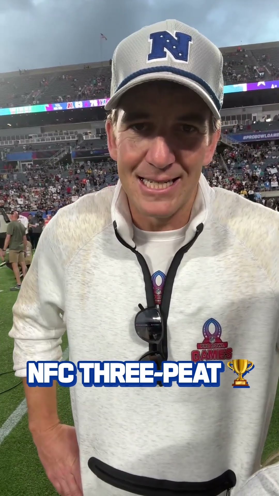 Eli OWNS Peyton in the Pro Bowl Games ?