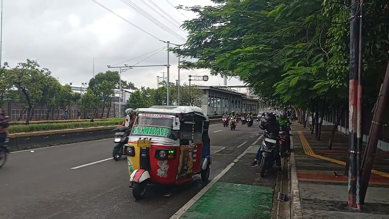 Lalu Lintas Jalan Pemuda Jakarta Timur Yang Menuju Jalan Pramuka Terpantau Lancar 