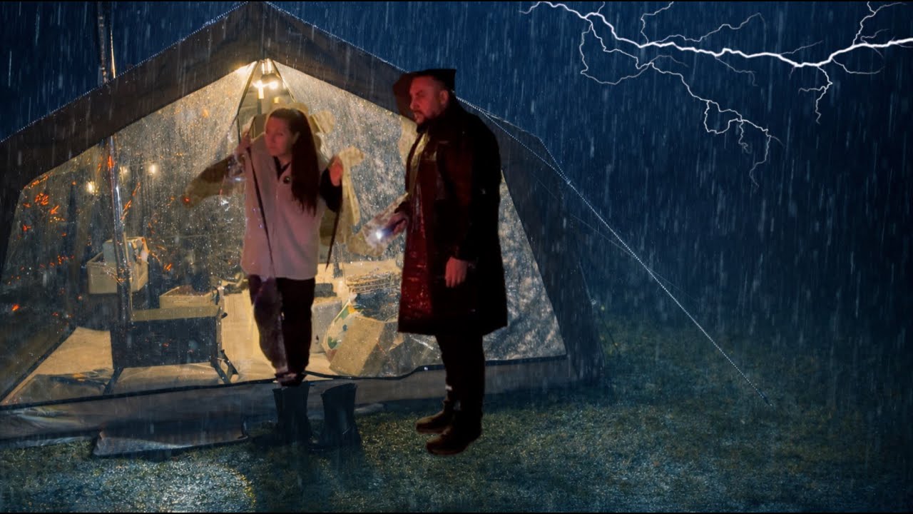 МЫ БЫЛИ ВЫНУЖДЕНЫ СБЕЖАТЬ ИЗ КЕМПИНГА НОЧЬЮ! 😱