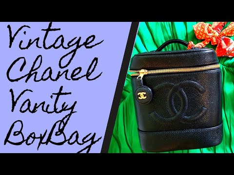 Vintage Chanel Vanity Case Bag in Black Patent Leather (1994/1996