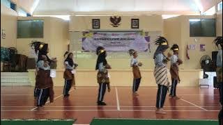 Kelompok 2 SMP 33 Semarang Kelas 9F. Lagu : Senam poco-poco