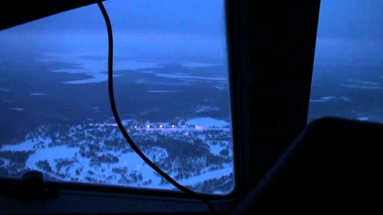 Cockpit Transavia B737-800 landing op Rovaniemi Finland