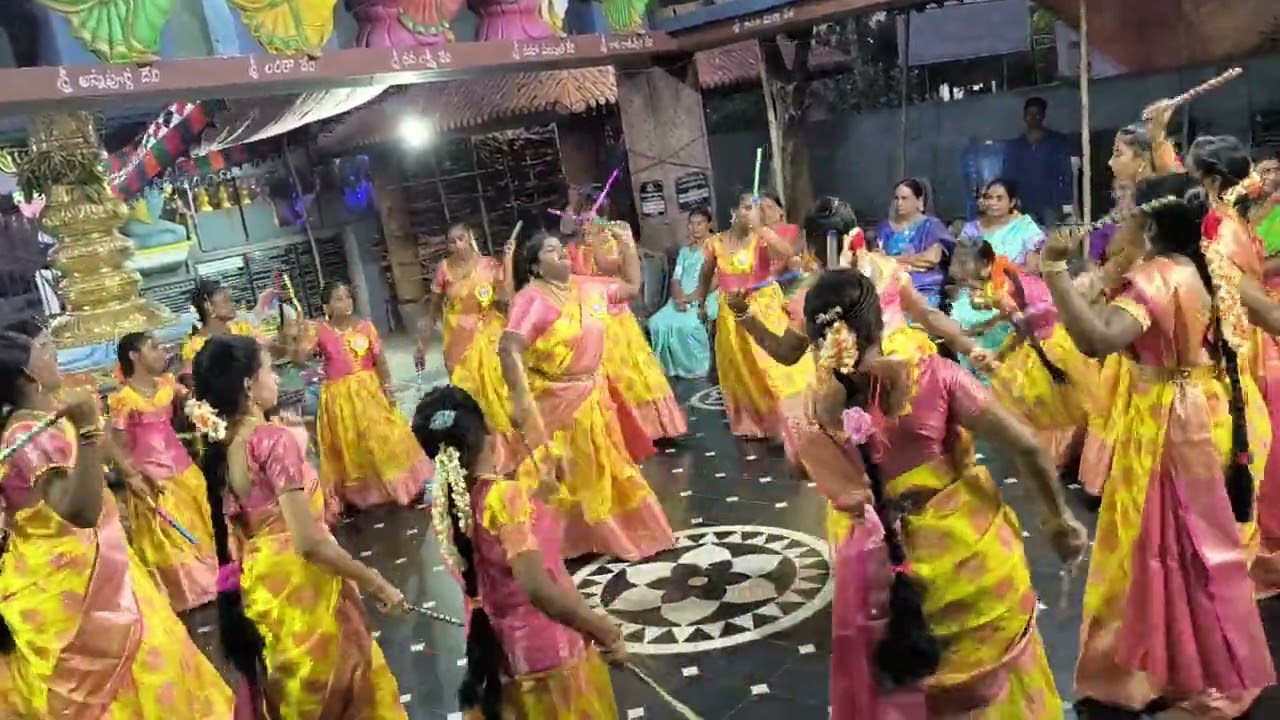 Gallu gallu Gajjala Motha Kollam song