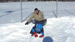 Danny y papi sledding.AVI