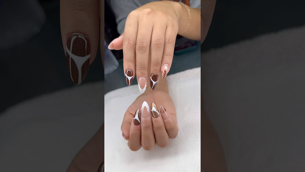 Shuffle nails 🤍🤎 