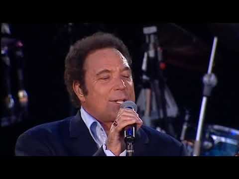 Tom Jones Live At Cardiff Castle D41 Title1