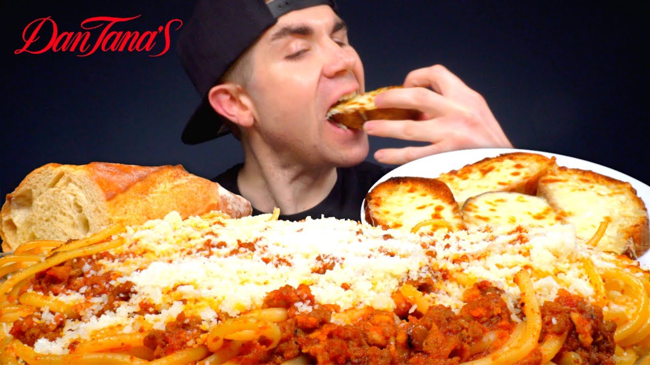 SPAGHETTI BOLOGNESE, Cheesy Garlic Bread PASTA Mukbang Asmr (Trying POPULAR Hollywood Restaurant!)