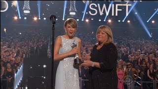 Taylor Swift's Mother Provokes Emotional Moment at ACMs