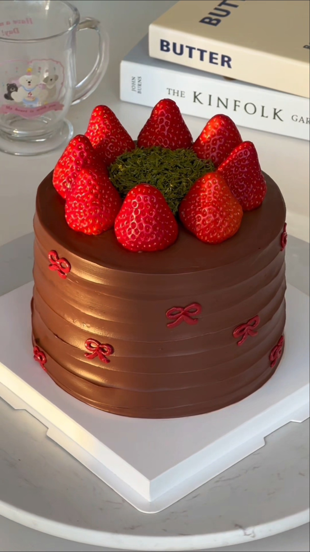 Immersive Chocolate Strawberry Cake? Who knows how delicious this one is Chocolate Cake