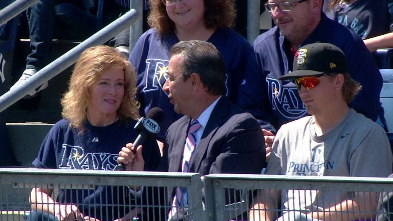 Snell's mom and brother on big league debut 