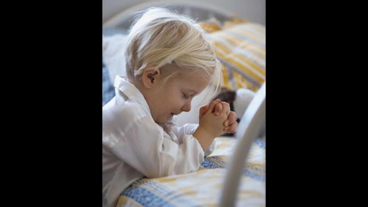 Музыка утренняя молитва. Дети молятся Богу. Дети молятся утром. Дети молятся перед сном. Детская молитва.
