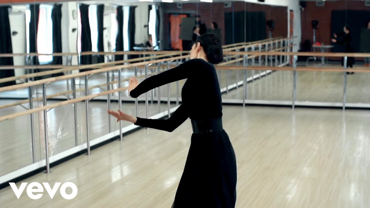 DJTESLA69 - Lehullik a körtefa levele