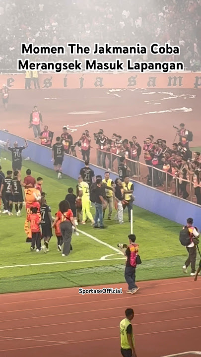 Saat Ada The Jakmani Merangsek Masuk Lapangan dan Hampiri Pemain Persija Jakarta