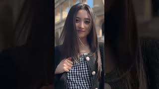 ジョジョ立ちをする井上和