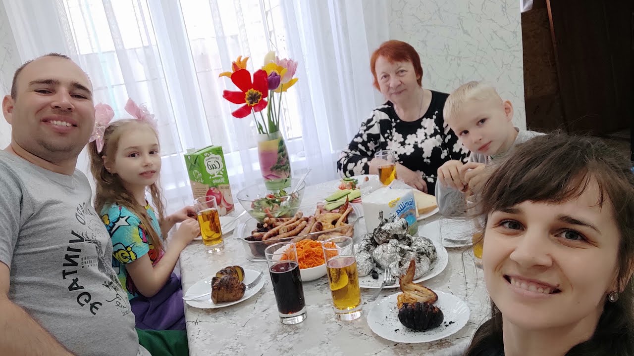 Простая семья нелепиных