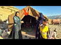 Escaping from a traitorous husband; seeking refuge among nomadic tribes