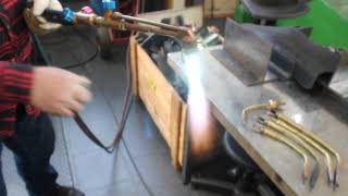 Płomień acetylenowo-tlenowy i cięcie tlenem. Oxygen acetylene torch and oxygen cutting.