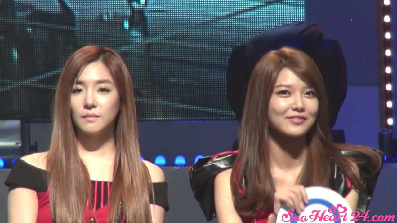 20120901 Look such great friends Sooyoung&Tiffany SNSD