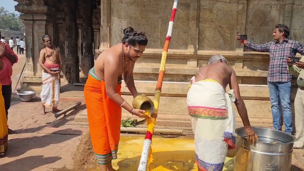 தஞ்சை பெரிய கோயிலில் சித்திரை திருவிழா தேரோட்டத்தை முன்னிட்டு பந்தகால் நடும் விழா